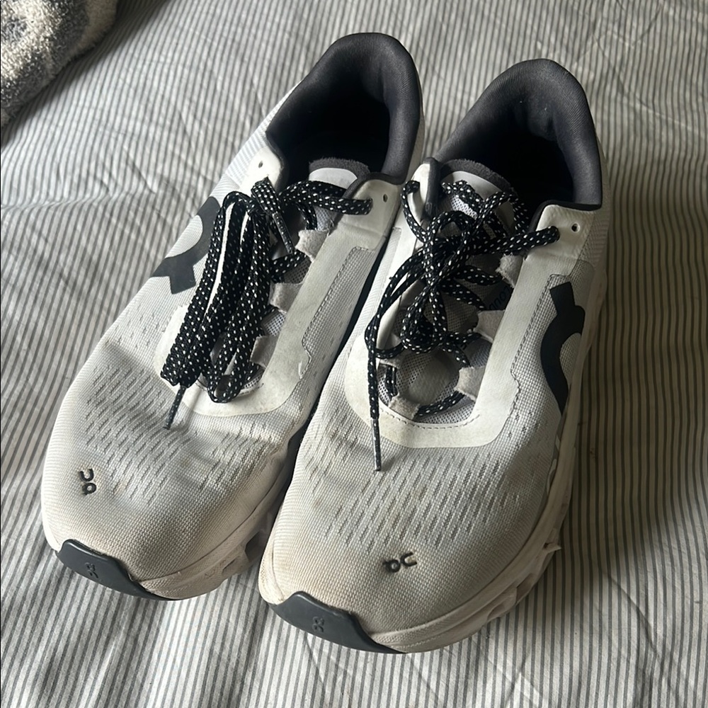 On Running Athletic Shoes - cloud monster